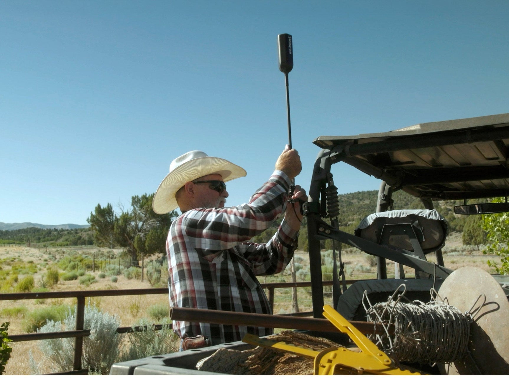 Attaching the weBoost SxS antenna to the roll cage with the quick release